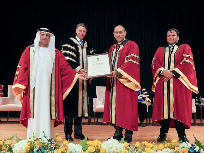 Dr Soumitra Dutta, Dean of Said Business School - Oxford University, honoured with the Global Leader Award at Amity University Dubai